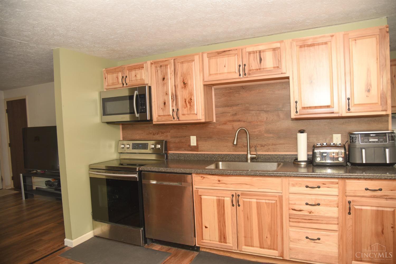 5879 Wade Road Milford, OH 45150 - Photo 4 of 13 Gallery Image 4