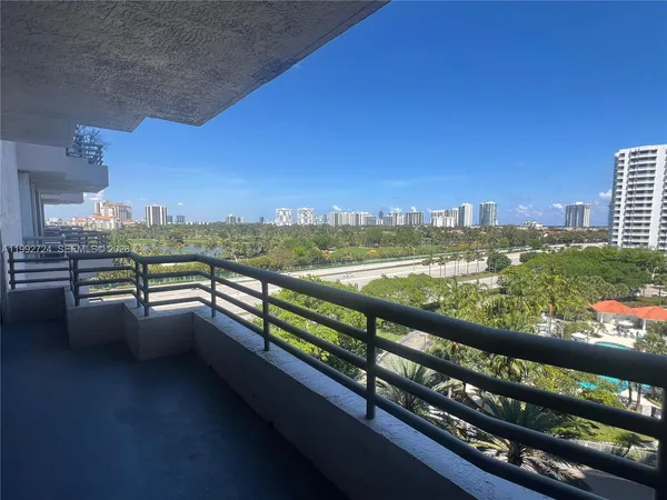 $2,400 | 3300 Northeast 191st Street, Unit 909, Aventura, FL 33180