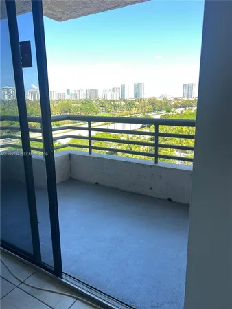 $2,400 | 3300 Northeast 191st Street, Unit 909, Aventura, FL 33180