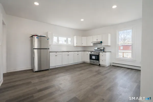 $2,300 | 17 Sherman Avenue, Unit 3, Meriden, CT 06450