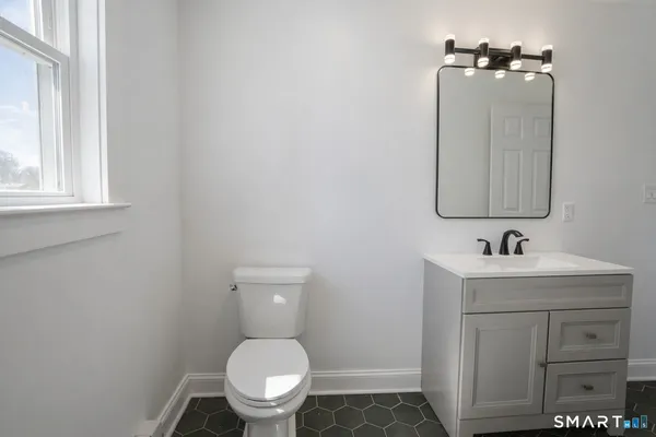 $2,300 | 17 Sherman Avenue, Unit 3, Meriden, CT 06450