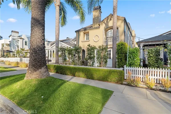 $10,000 | 504 Marguerite Avenue, Corona del Mar, CA 92625