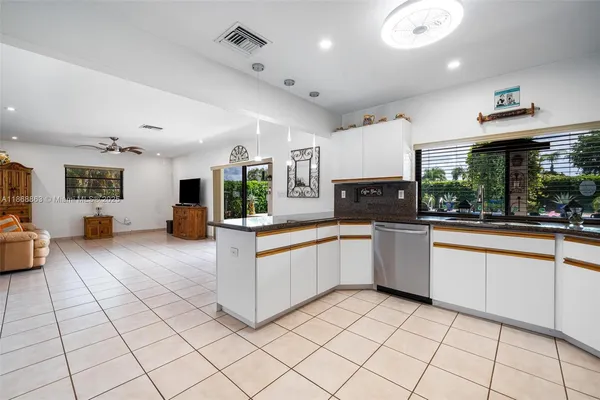 $900,000 | 11905 Southwest 107th Avenue, Miami, FL 33176
