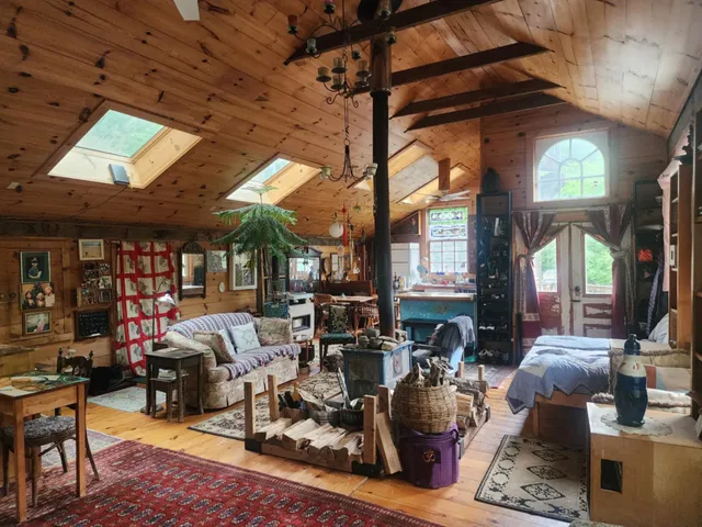 $380,000 | 183 Bear Hill Road, Dummerston, VT 05301