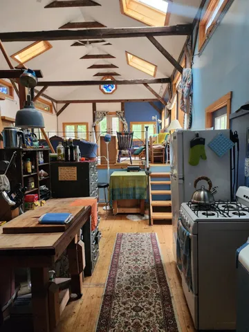 $380,000 | 183 Bear Hill Road, Dummerston, VT 05301