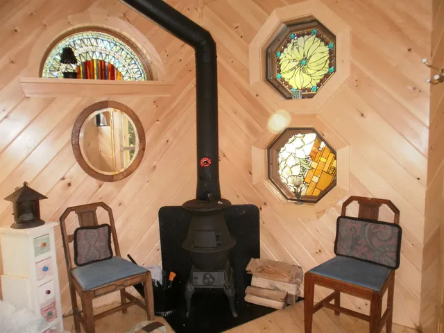 $380,000 | 183 Bear Hill Road, Dummerston, VT 05301