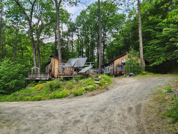 $380,000 | 183 Bear Hill Road, Dummerston, VT 05301