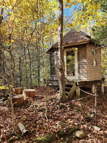 $380,000 | 183 Bear Hill Road, Dummerston, VT 05301