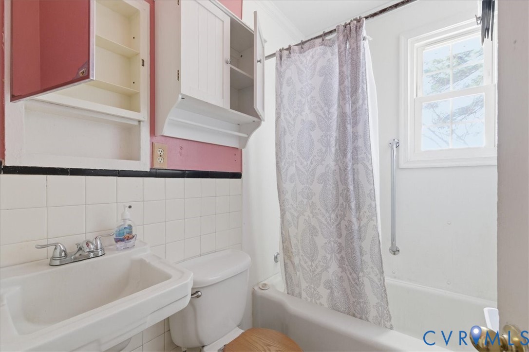 524 Clay Street Wakefield, VA 23888 - Photo 11 of 20 a bathroom with a sink a toilet and shower