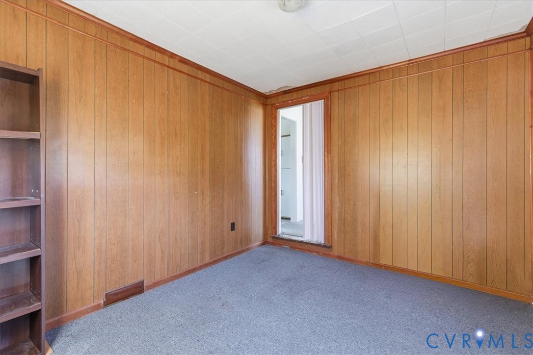 524 Clay Street Wakefield, VA 23888 - Photo 7 of 20 a view of an empty room with a window