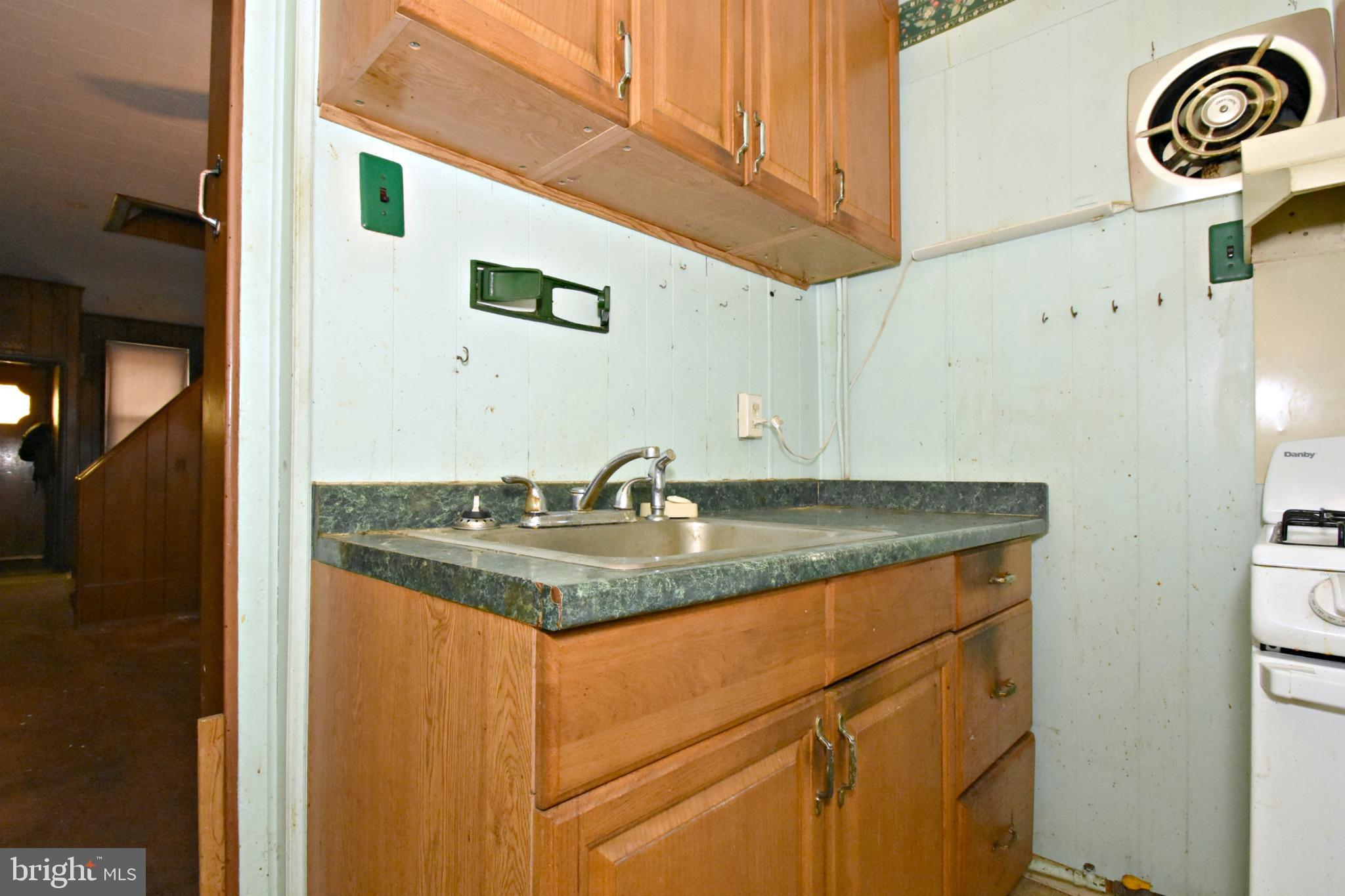 3137 Tilton Street Philadelphia, PA 19134 - Photo 16 of 33