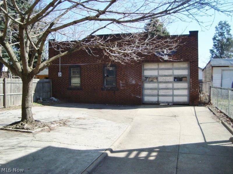 1063 Addison Road Cleveland, OH 44103 - Photo 5 of 12 Gallery Image 5