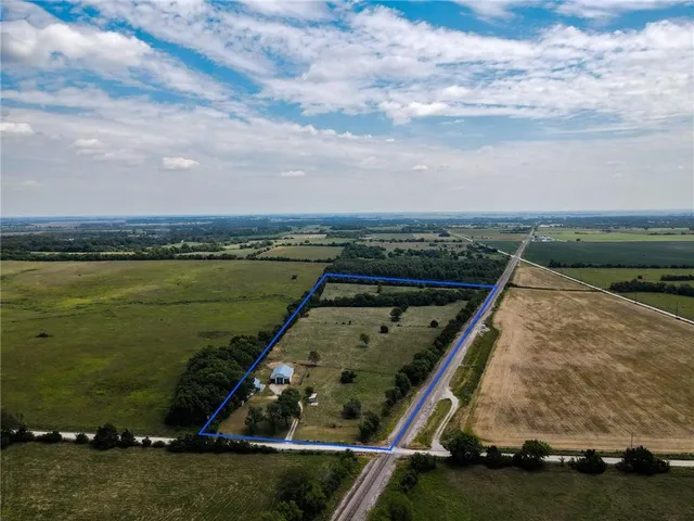 $279,000 | 576 Southeast 90th Lane, Golden City, MO 64748