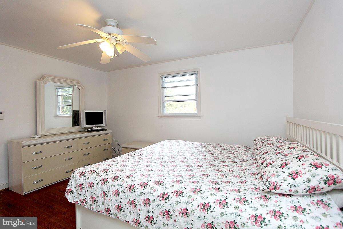 512 Derrydown Lane Silver Spring, MD 20904 - Photo 12 of 29 Bath (Master)