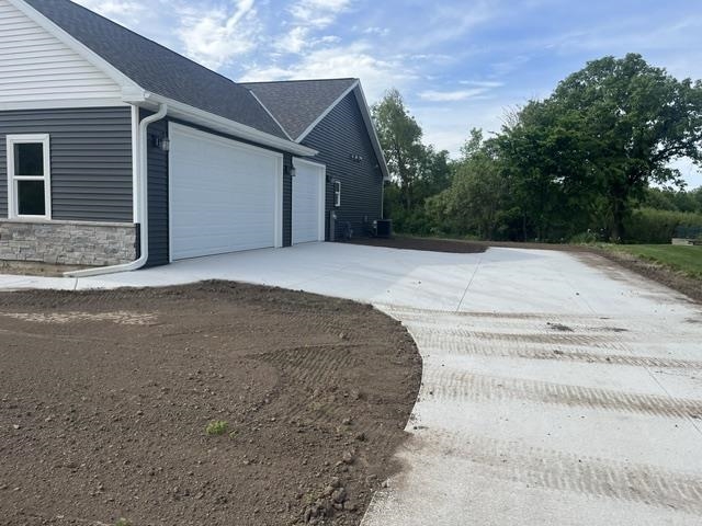 190 Deerrun Fall River, WI 53932 - Photo 4 of 46
