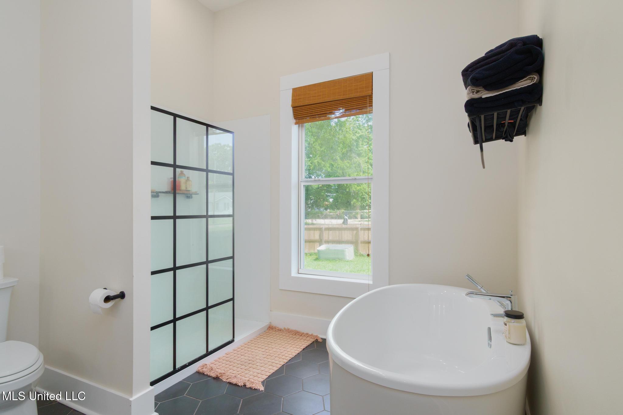 812 North 7th Avenue Laurel, MS 39440 - Photo 14 of 26 812 N 7th Ave-15