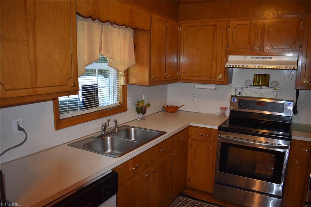 172 Decker Road Thomasville, NC 27360 - Photo 7 of 28