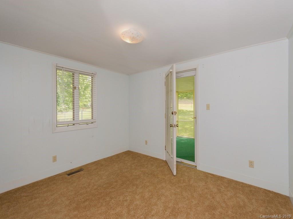 3466 Hebron Road Hendersonville, NC 28739 - Photo 13 of 19 Gallery Image 13
