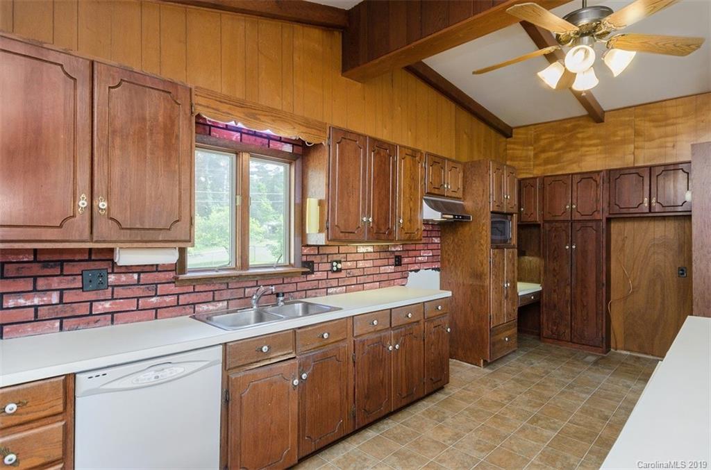 3466 Hebron Road Hendersonville, NC 28739 - Photo 8 of 19 Gallery Image 8