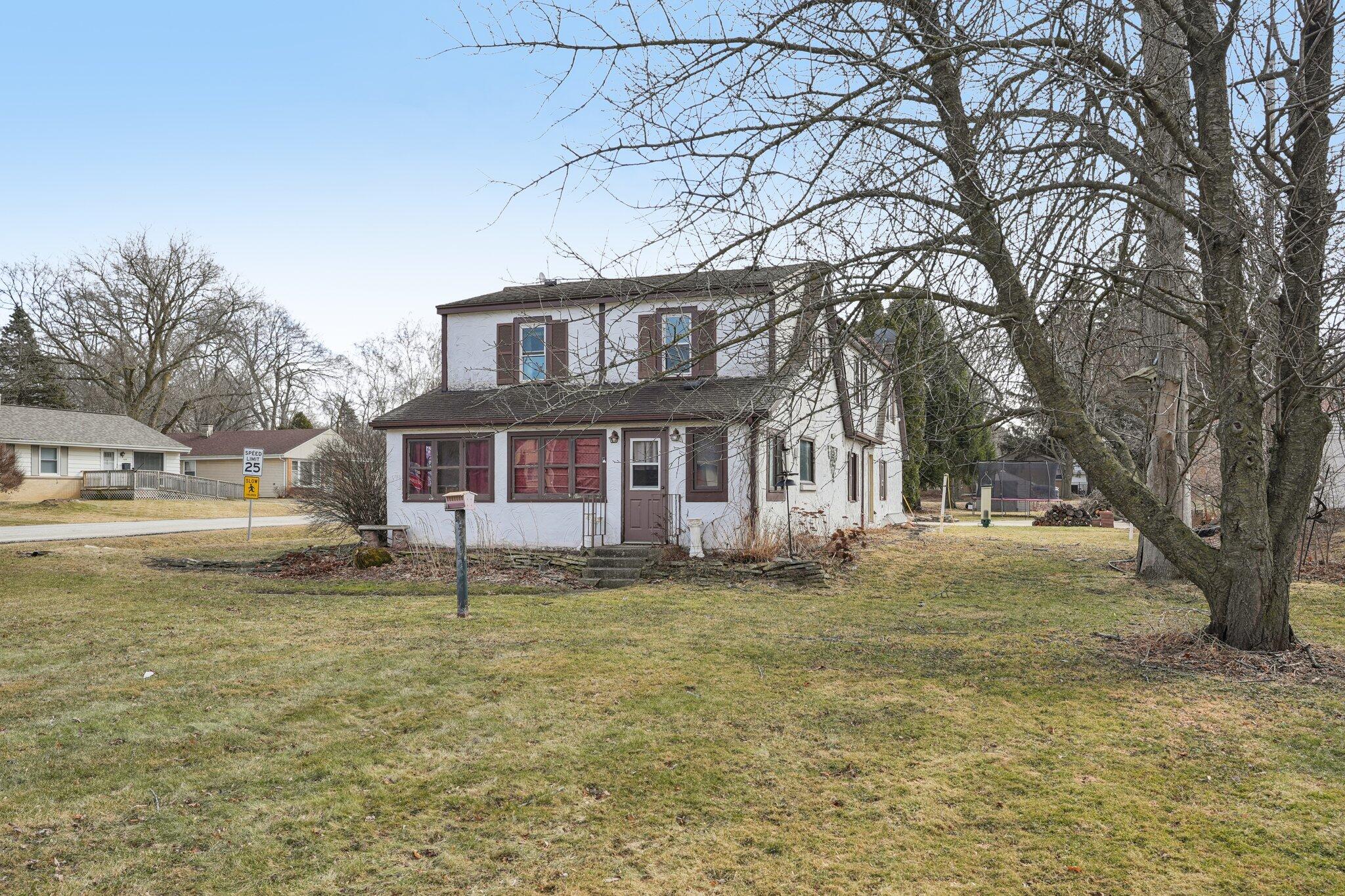 1001 West Bender Road Glendale, WI 53217 - Photo 4 of 29 Front of home