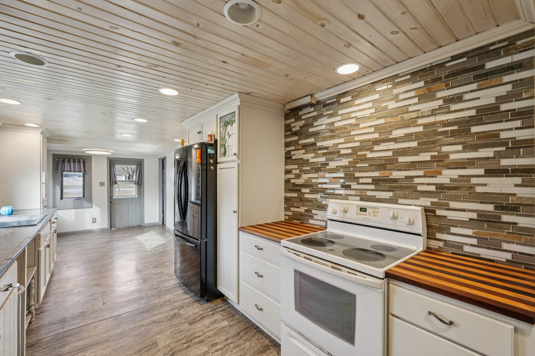 1001 West Bender Road Glendale, WI 53217 - Photo 5 of 29 Kitchen