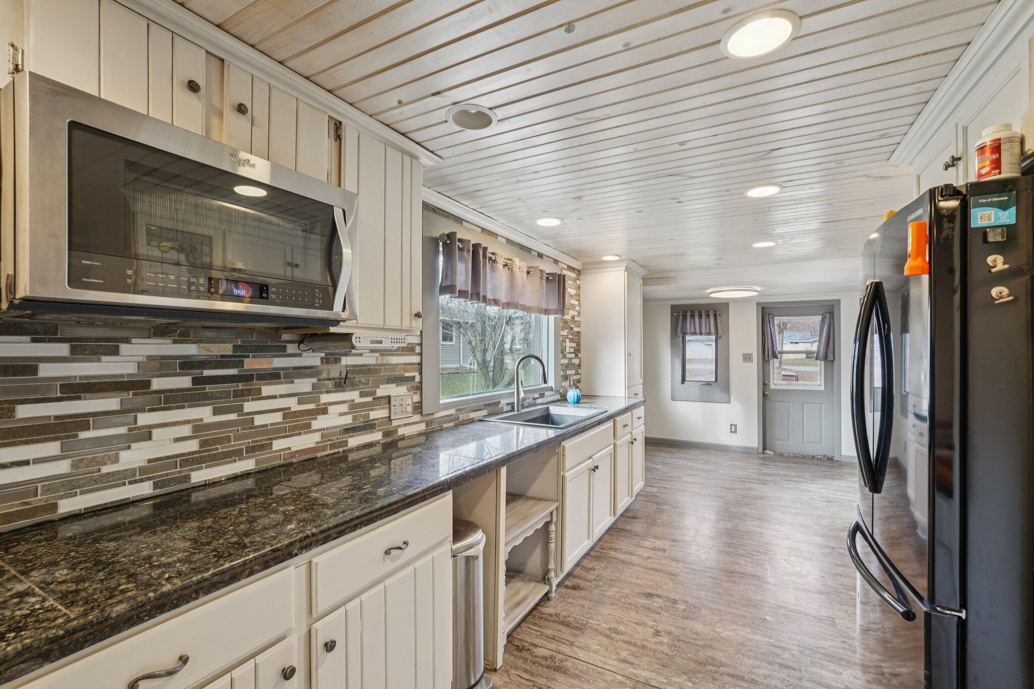 1001 West Bender Road Glendale, WI 53217 - Photo 7 of 29 Kitchen