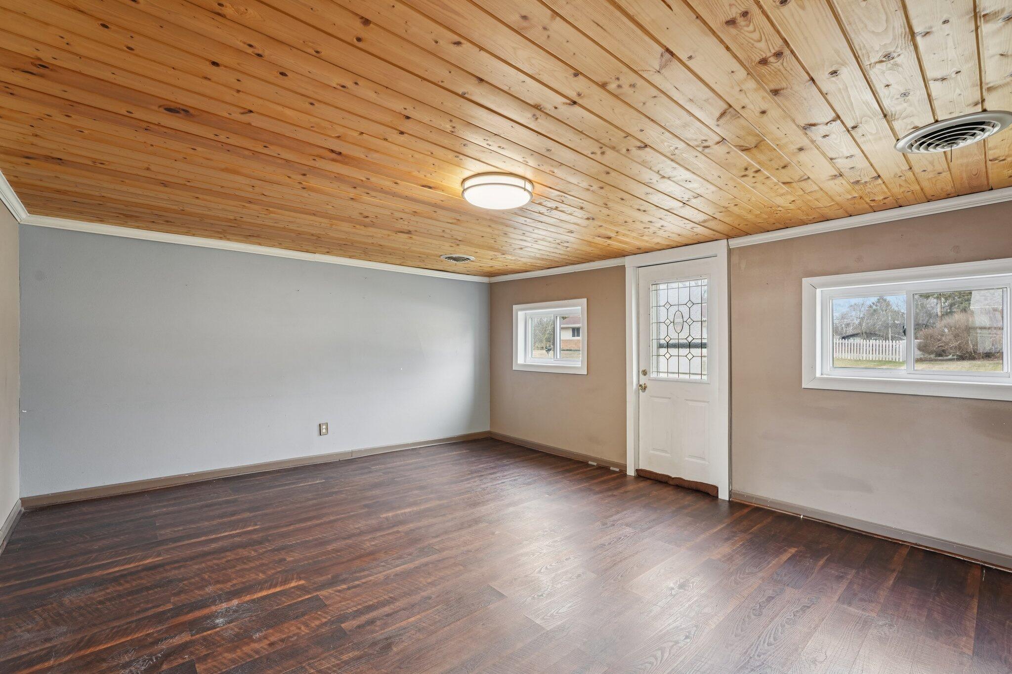 1001 West Bender Road Glendale, WI 53217 - Photo 8 of 29 Living Room