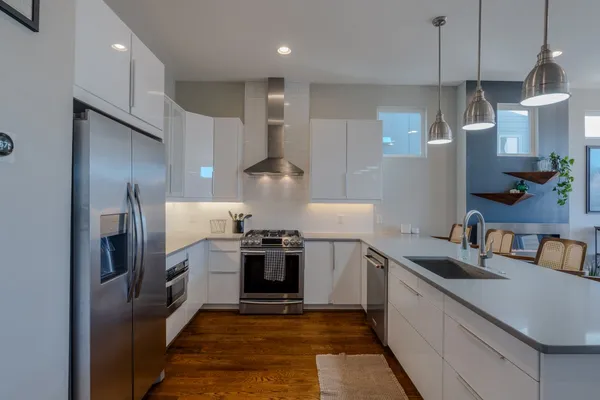 $4,000 | 422 36th Avenue North, Nashville, TN 37209