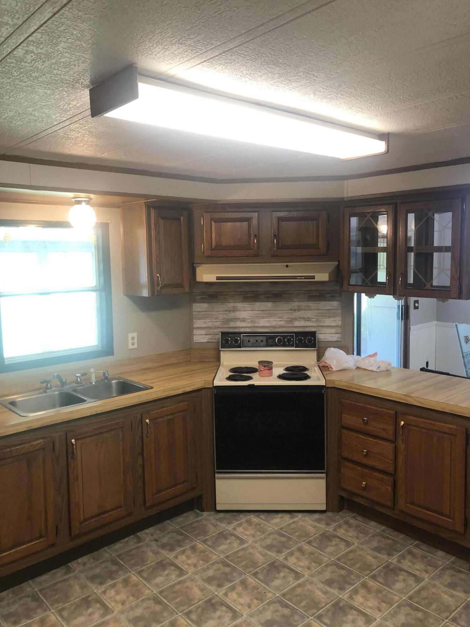 2000 Barney Road Kalamazoo, MI 49004 - Photo 5 of 14 452CBC2B-EF41-4ACE-9604-E4E828D5DB89