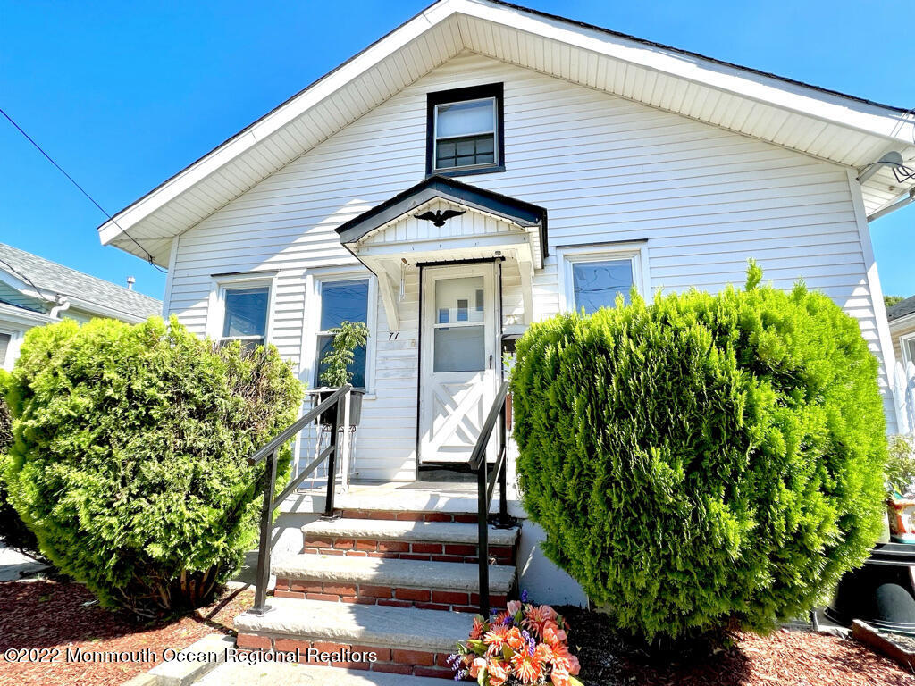 71 White Road Shrewsbury, NJ 07702 - Photo 25 of 26 a front view of a house with garden