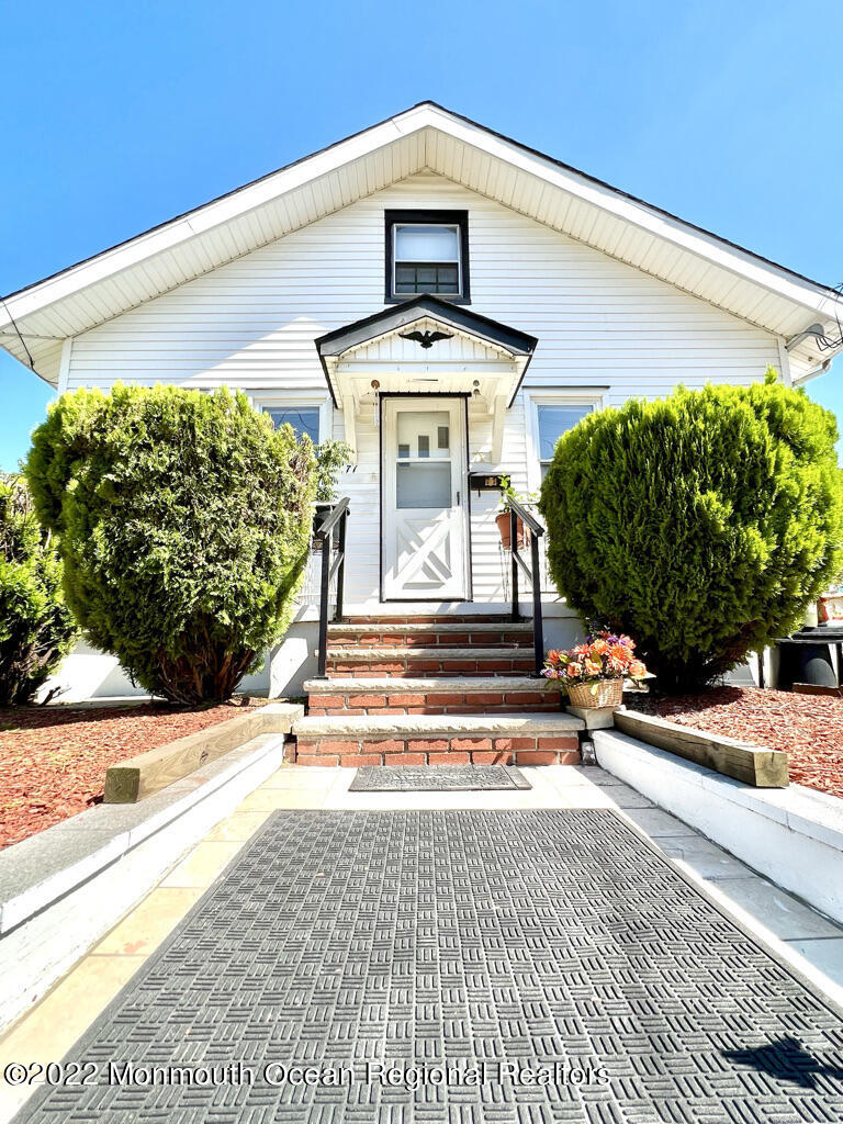 71 White Road Shrewsbury, NJ 07702 - Photo 3 of 26 a view of a house with a street