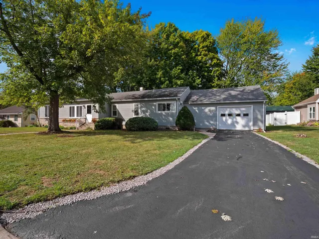 $246,900 | 910 South Ijams Street, Garrett, IN 46738