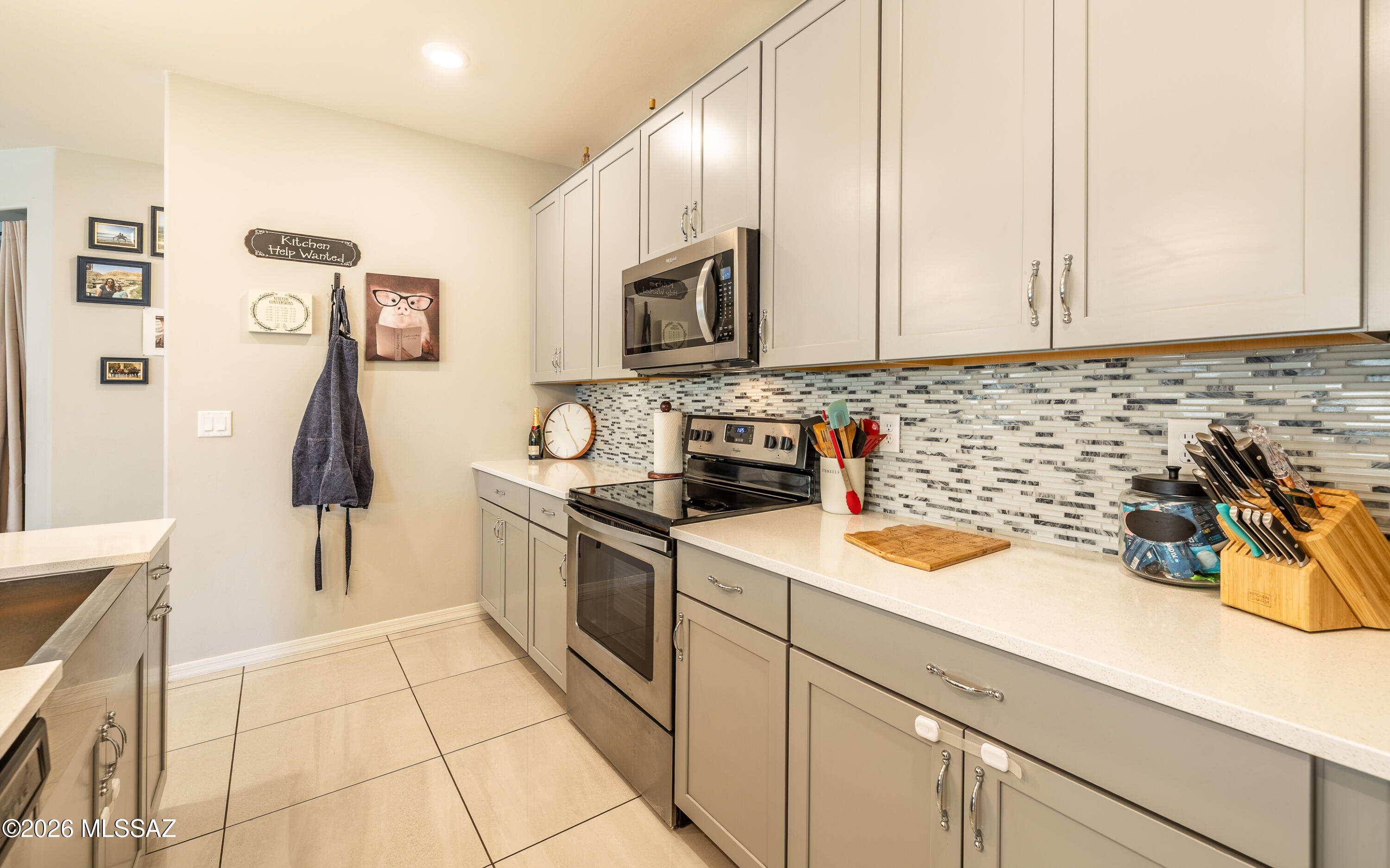 8635 North Rome Court Tucson, AZ 85742 - Photo 9 of 27 Kitchen Counterspace