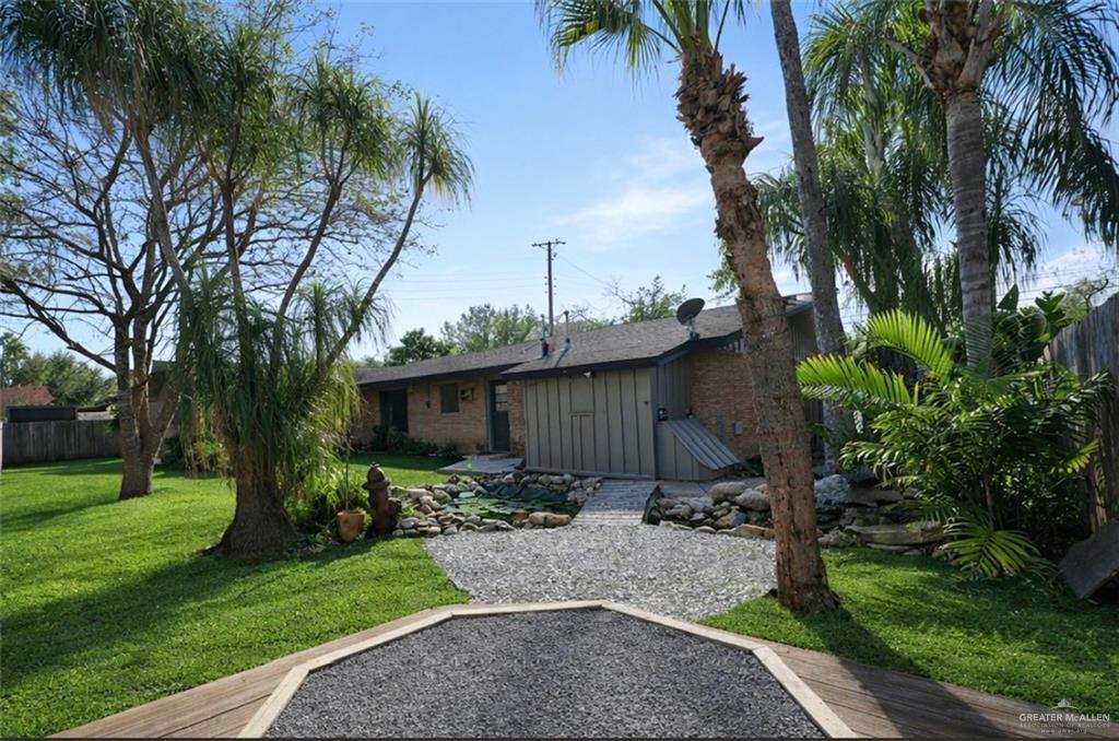 703 South Border Avenue Weslaco, TX 78596 - Photo 7 of 33