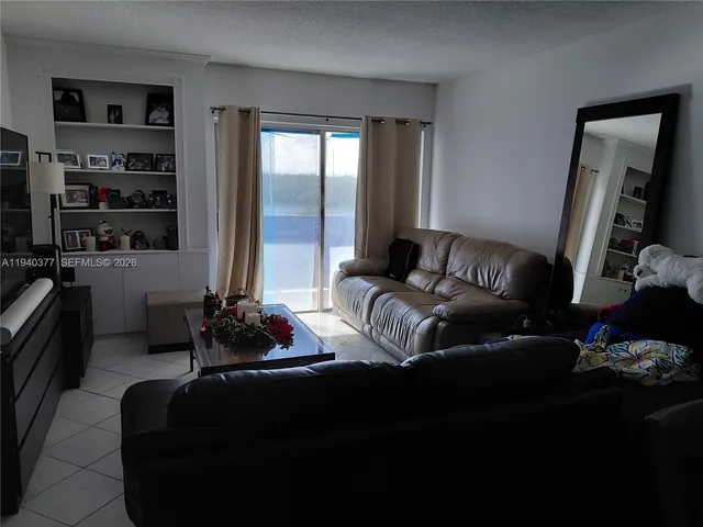 $2,000 | 400 Kings Point Drive, Unit 503, Sunny Isles Beach, FL 33160
