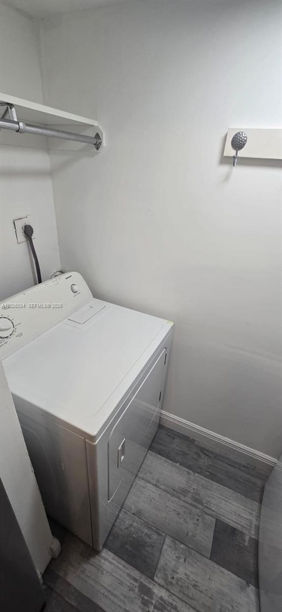 530 South Park Road, Unit 1711 Hollywood, FL 33021 - Photo 4 of 4 a utility room with dryer and washer