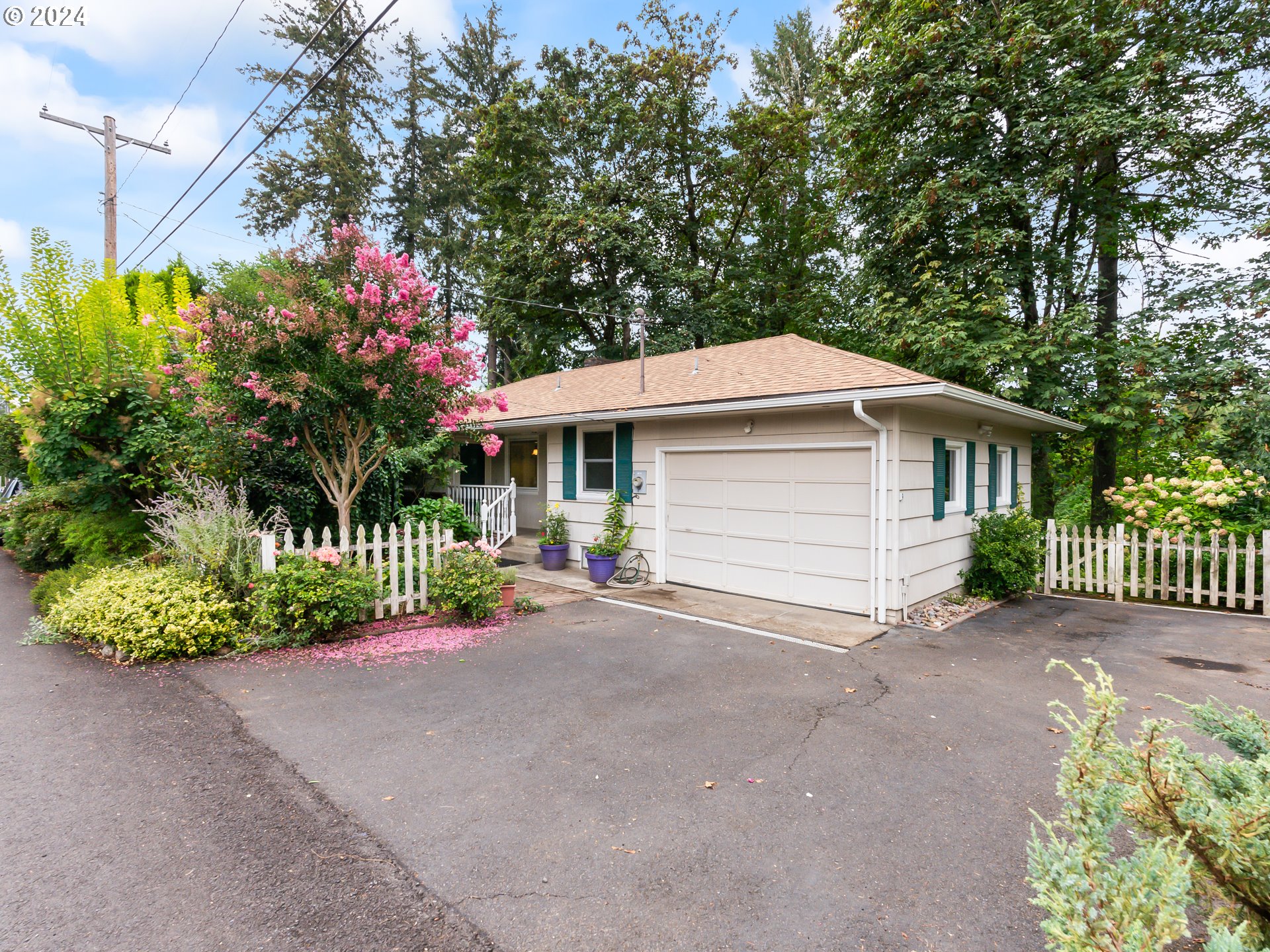 14191 South Livesay Road Oregon City, OR 97045 - Photo 1 of 41 Gallery Image 1