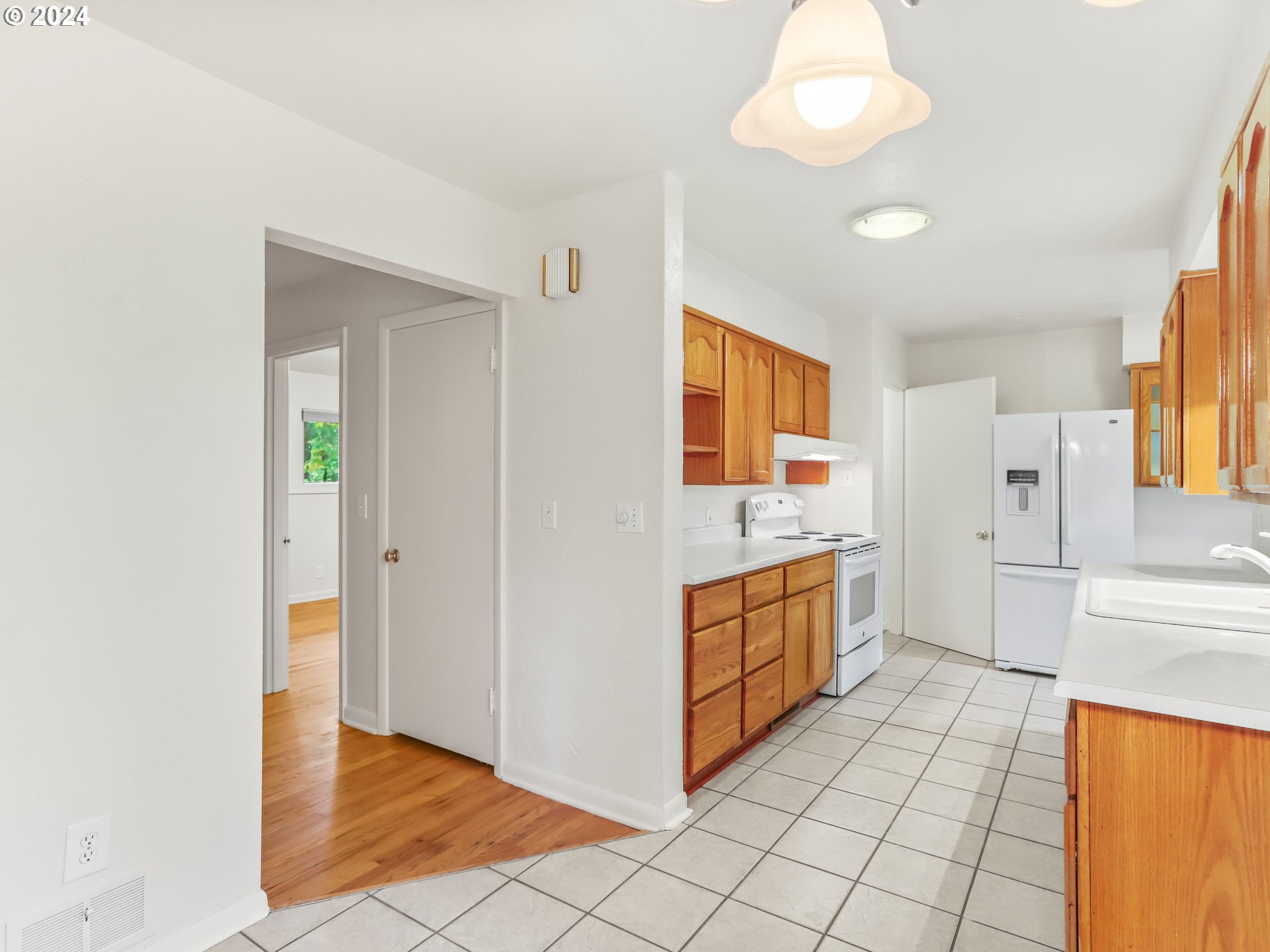 14191 South Livesay Road Oregon City, OR 97045 - Photo 11 of 41 Kitchen