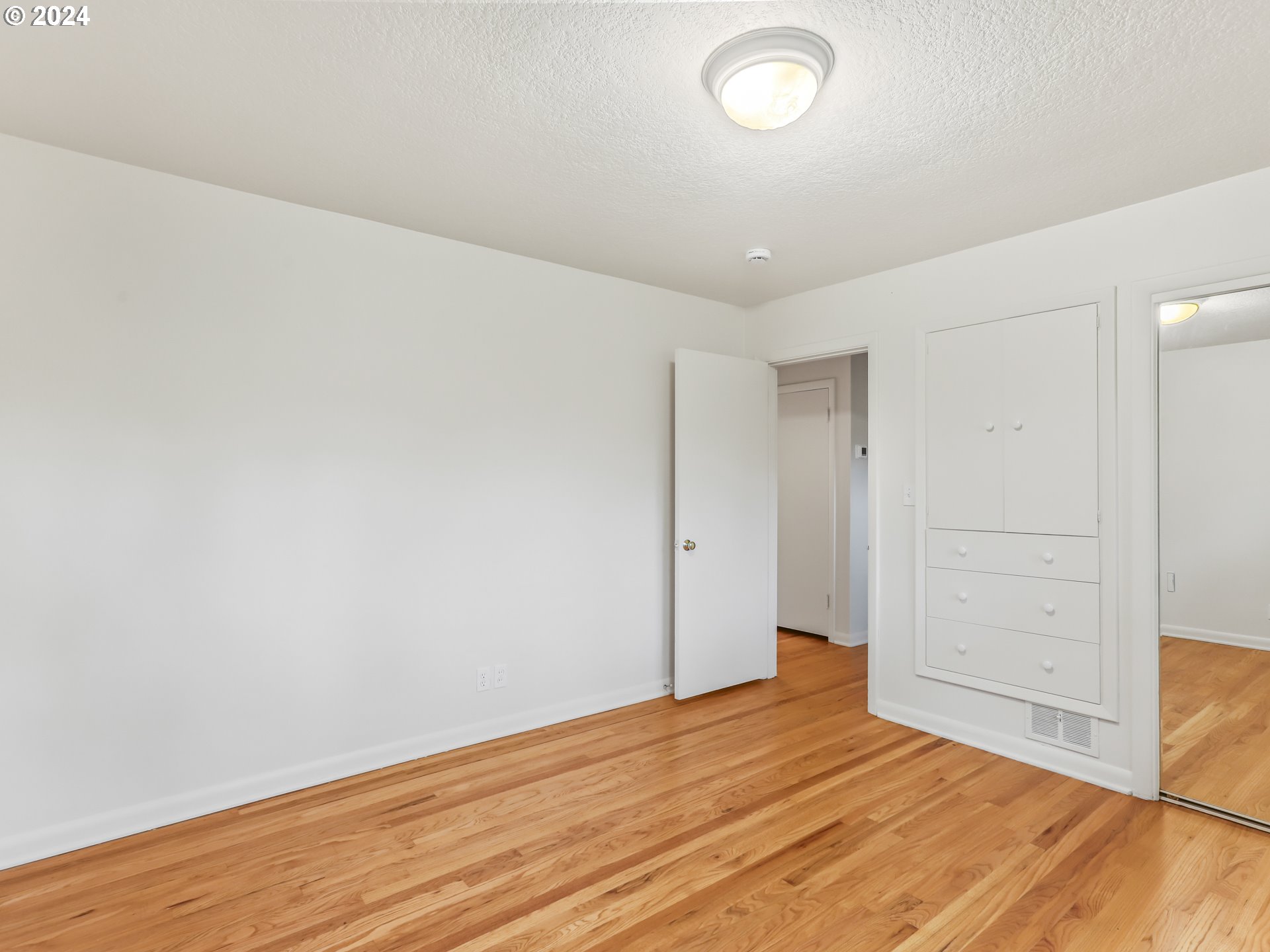 14191 South Livesay Road Oregon City, OR 97045 - Photo 17 of 41 Bedroom