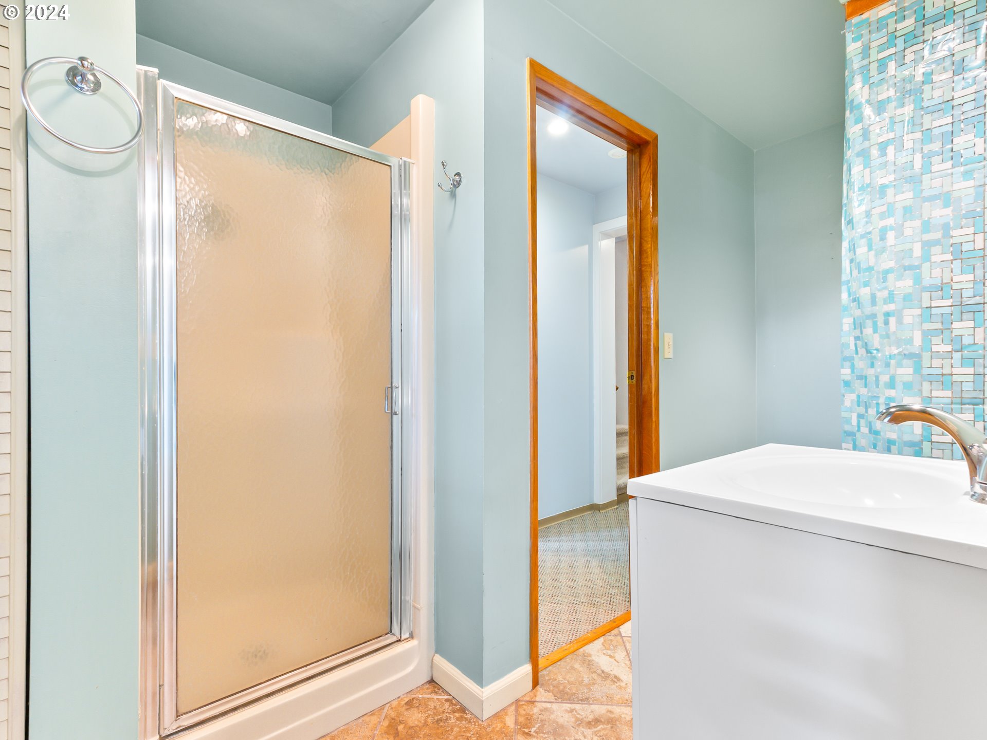 14191 South Livesay Road Oregon City, OR 97045 - Photo 28 of 41 Bathroom