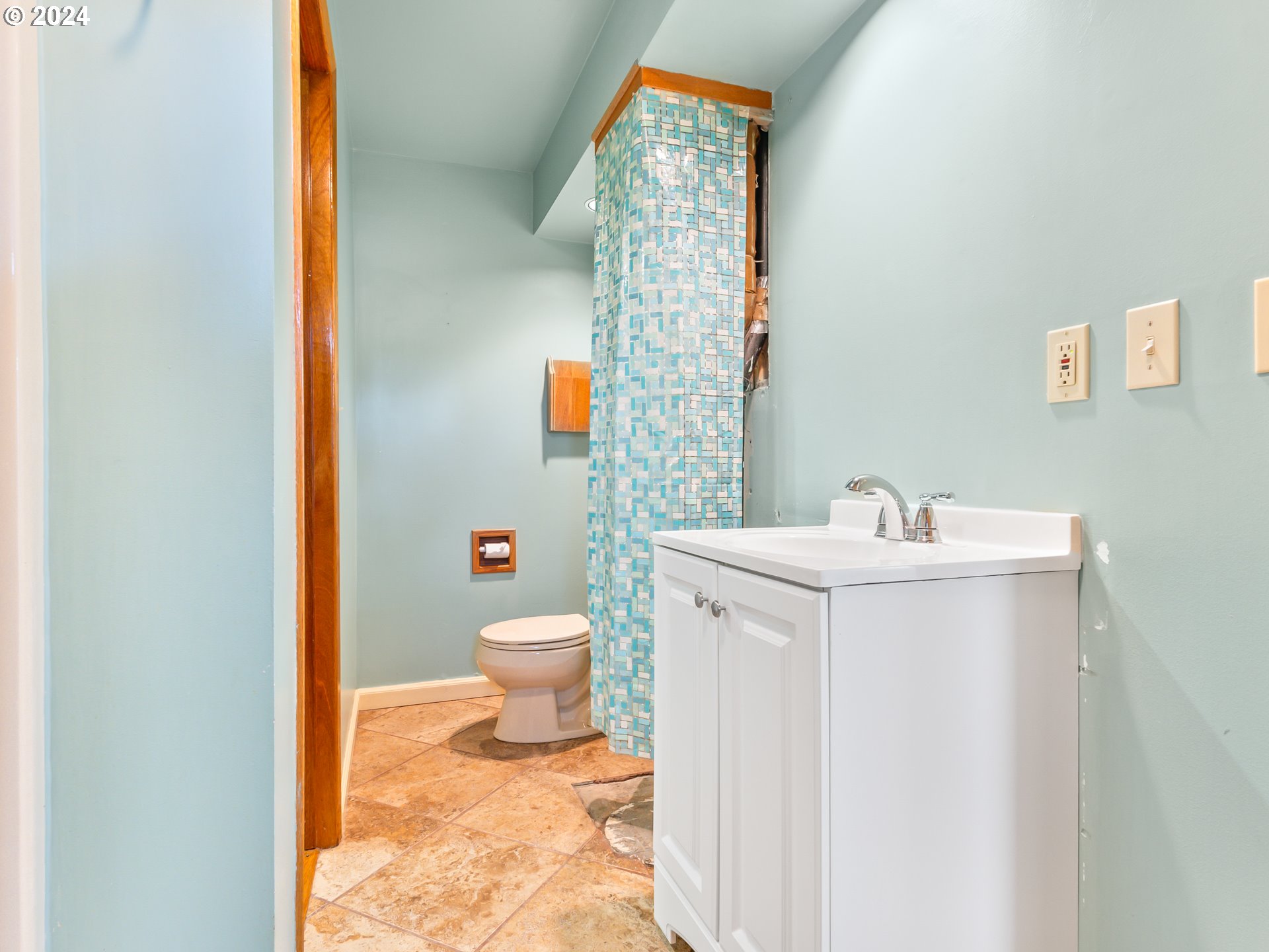 14191 South Livesay Road Oregon City, OR 97045 - Photo 29 of 41 Bathroom