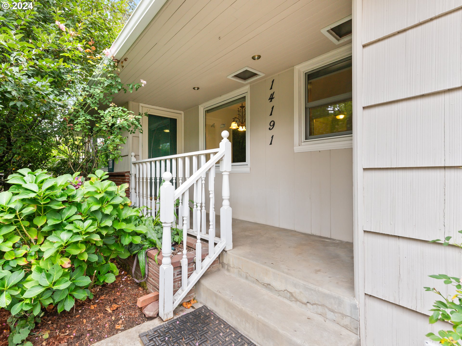 14191 South Livesay Road Oregon City, OR 97045 - Photo 3 of 41 Porch
