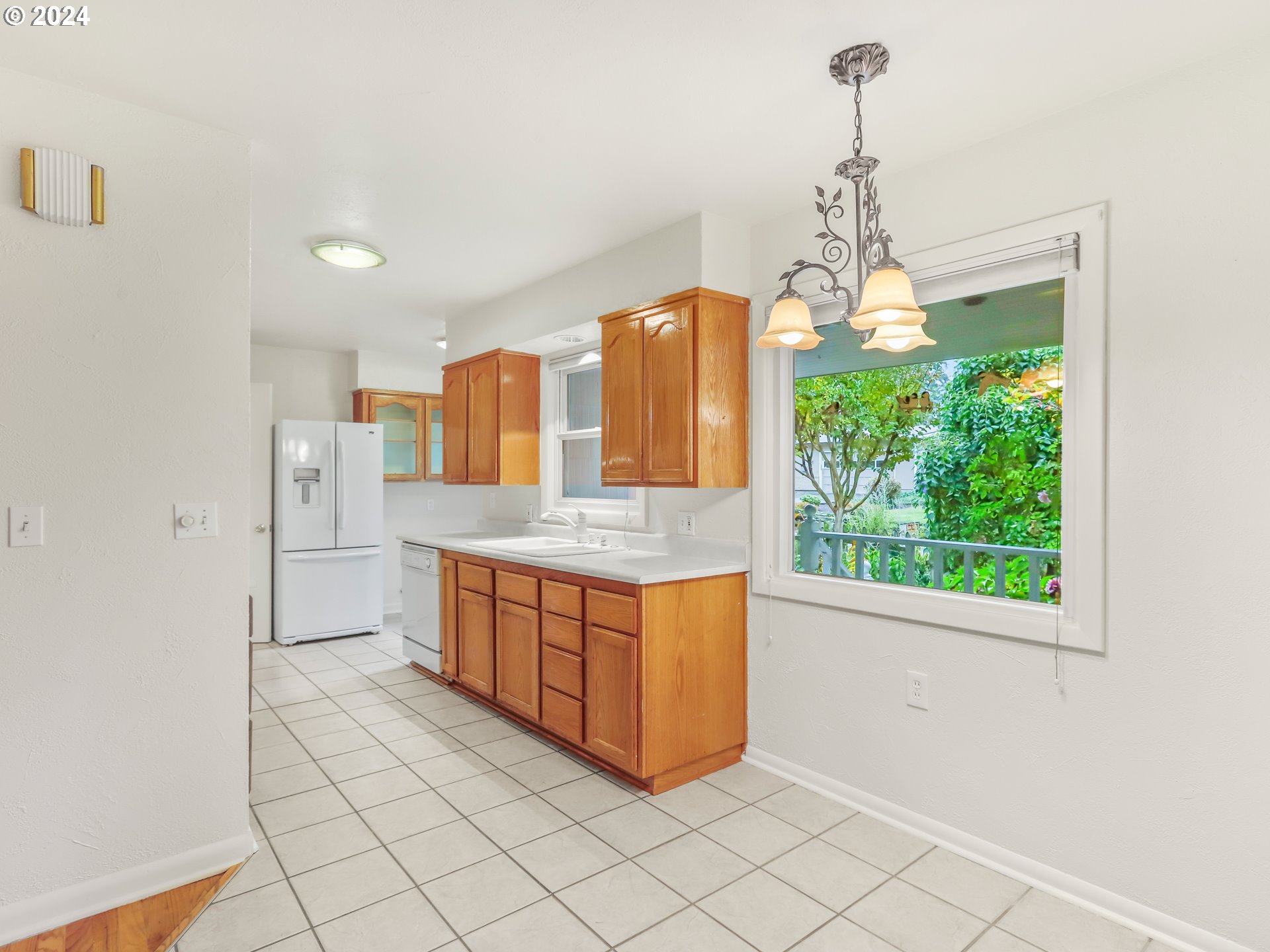 14191 South Livesay Road Oregon City, OR 97045 - Photo 9 of 41 Kitchen
