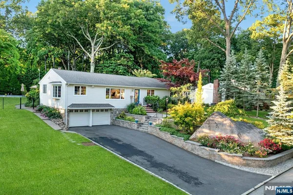 $1,019,000 | 195 Overlook Place, Mahwah, NJ 07430