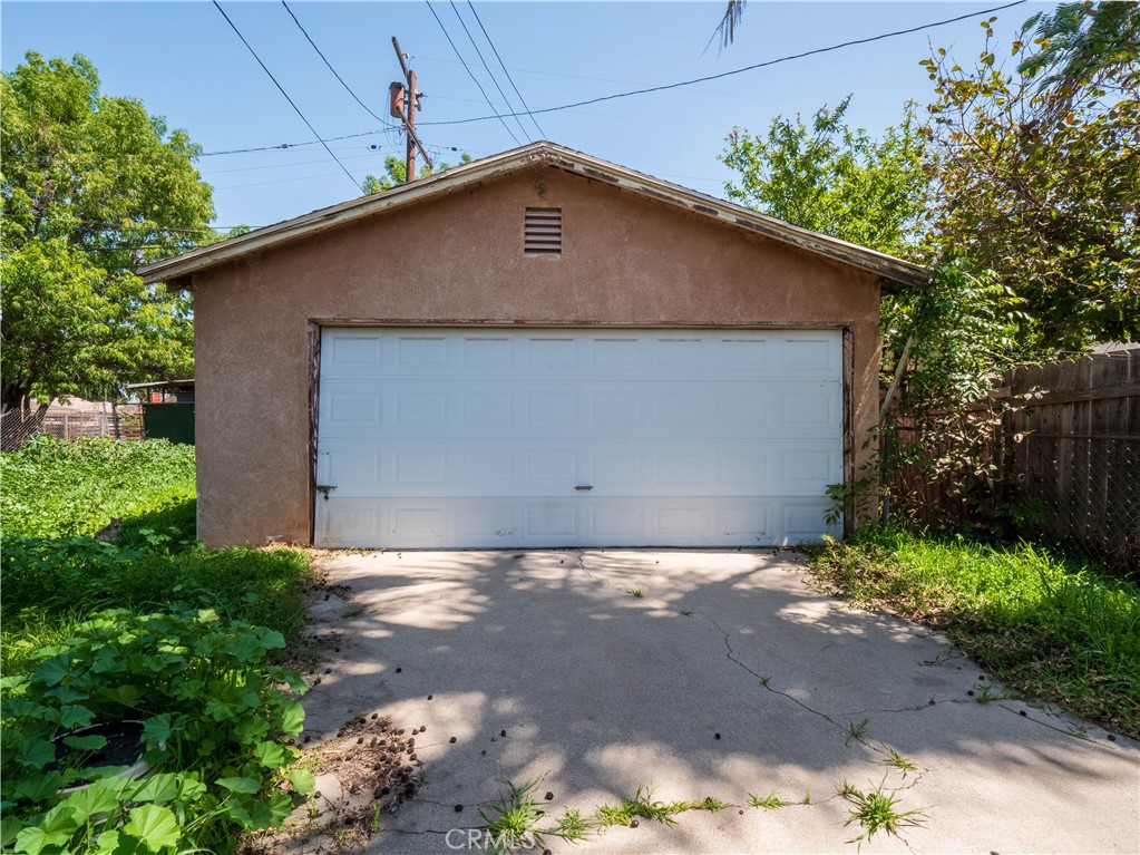 220 South Harris Avenue Compton, CA 90221 - Photo 18 of 18 a house with a outdoor space