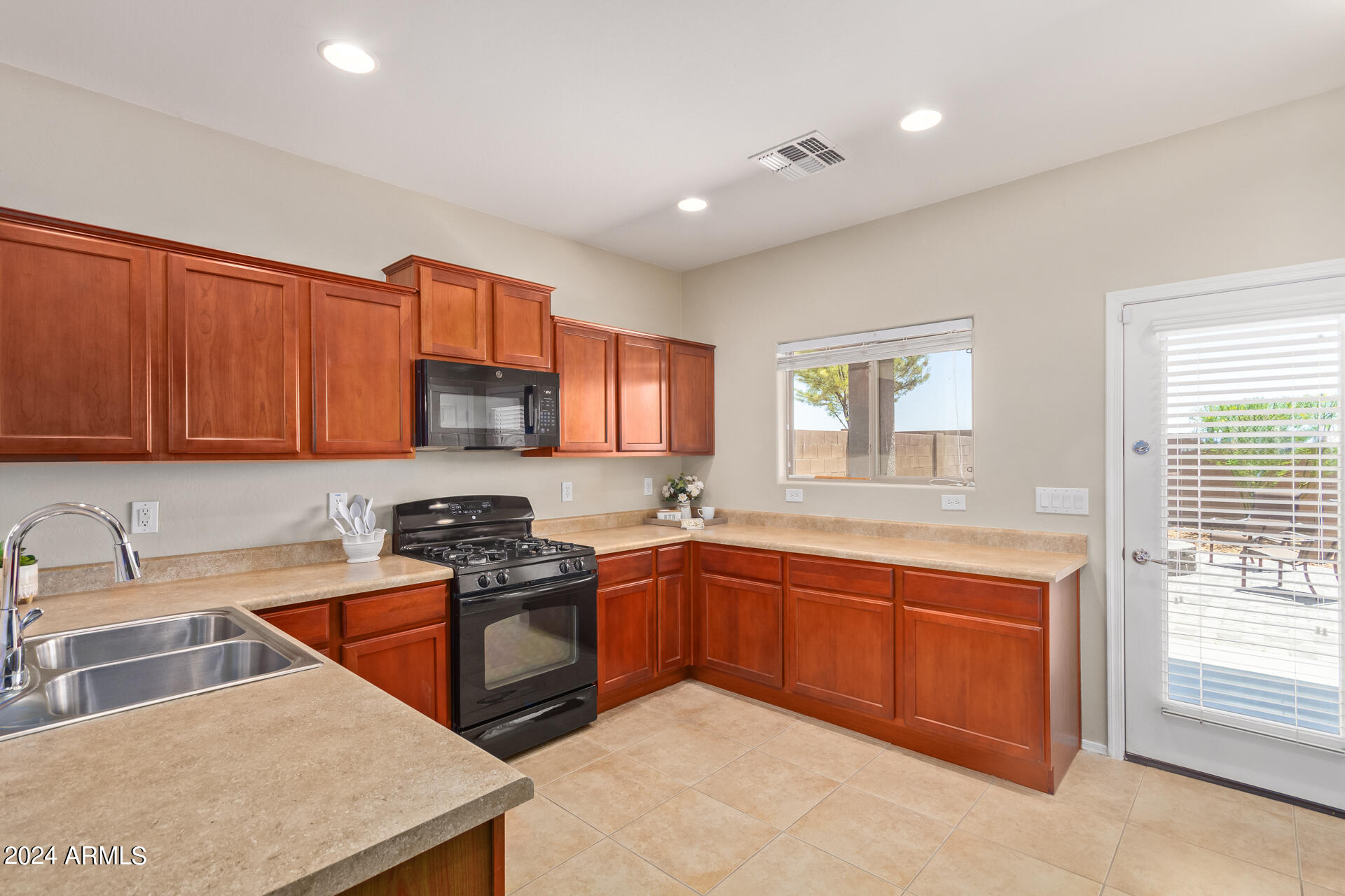 7717 West Springfield Way Florence, AZ 85132 - Photo 5 of 59 14 - Springfield