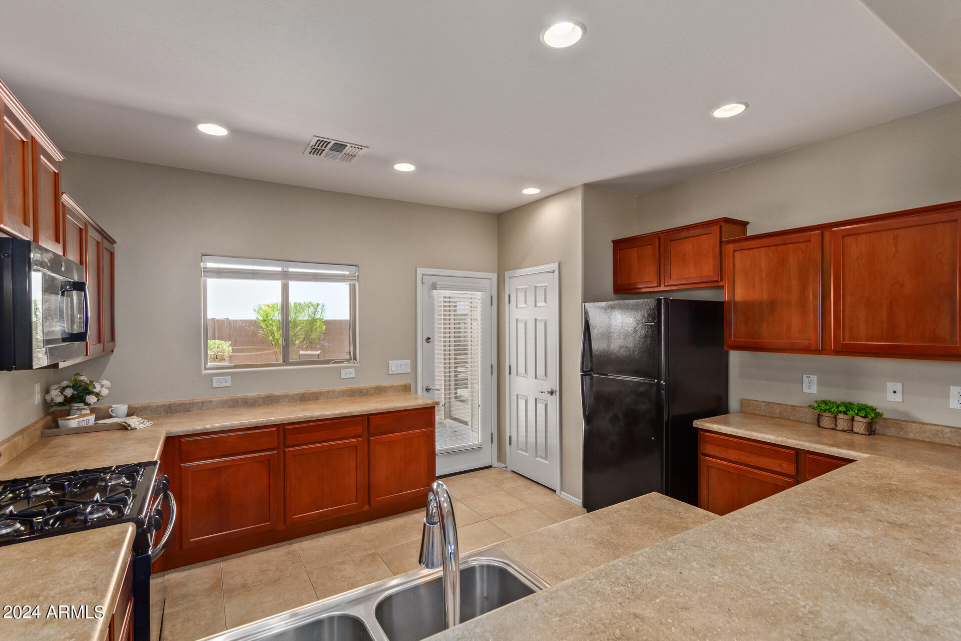 7717 West Springfield Way Florence, AZ 85132 - Photo 7 of 59 16 - Springfield