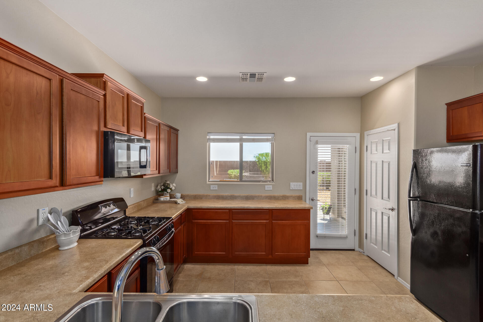 7717 West Springfield Way Florence, AZ 85132 - Photo 8 of 59 17 - Springfield