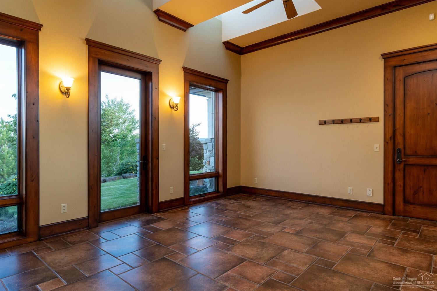 60990 Bachelor View Road Bend, OR 97702 - Photo 14 of 25 Gallery Image 14