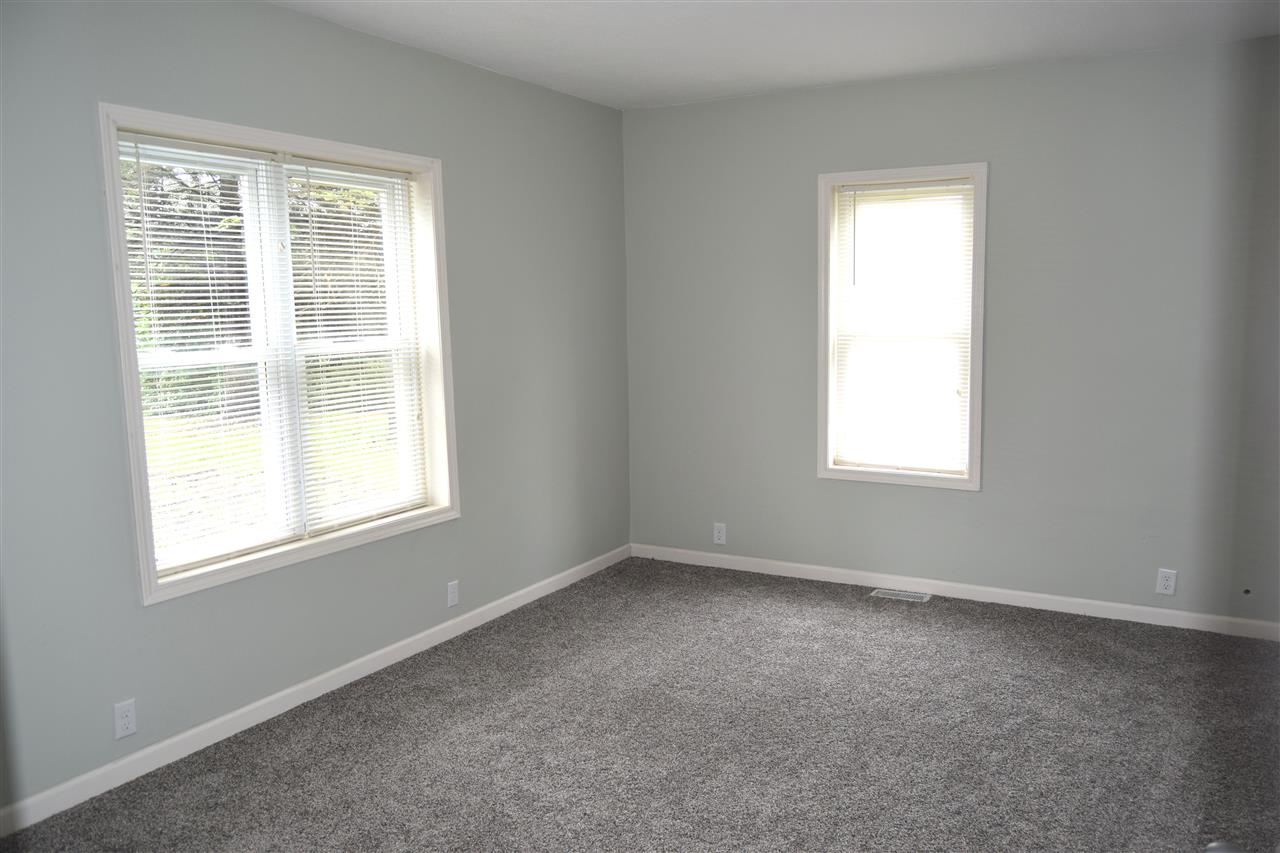 1092 South Huron Road Kawkawlin, MI 48631 - Photo 10 of 24